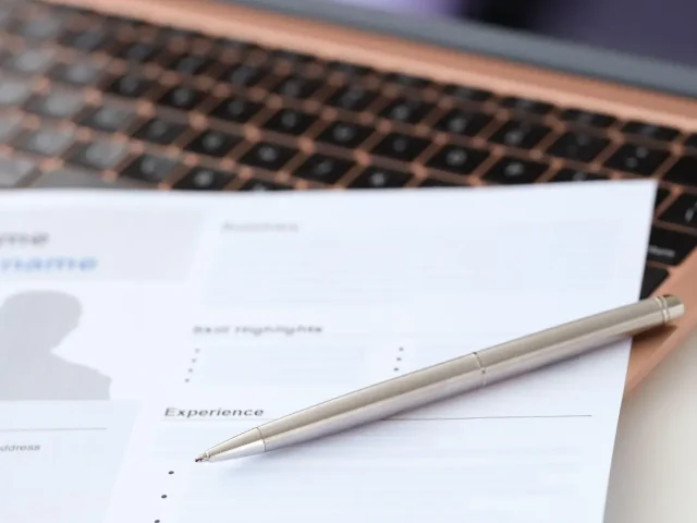 LinkedIn vs. Currículo: precisas dos dois ou só de um?